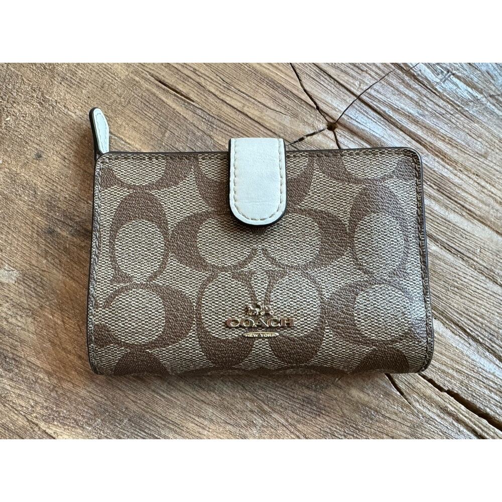 Coach Medium Corner Zip Wallet Signature Canvas F23553 IM Khaki Chalk